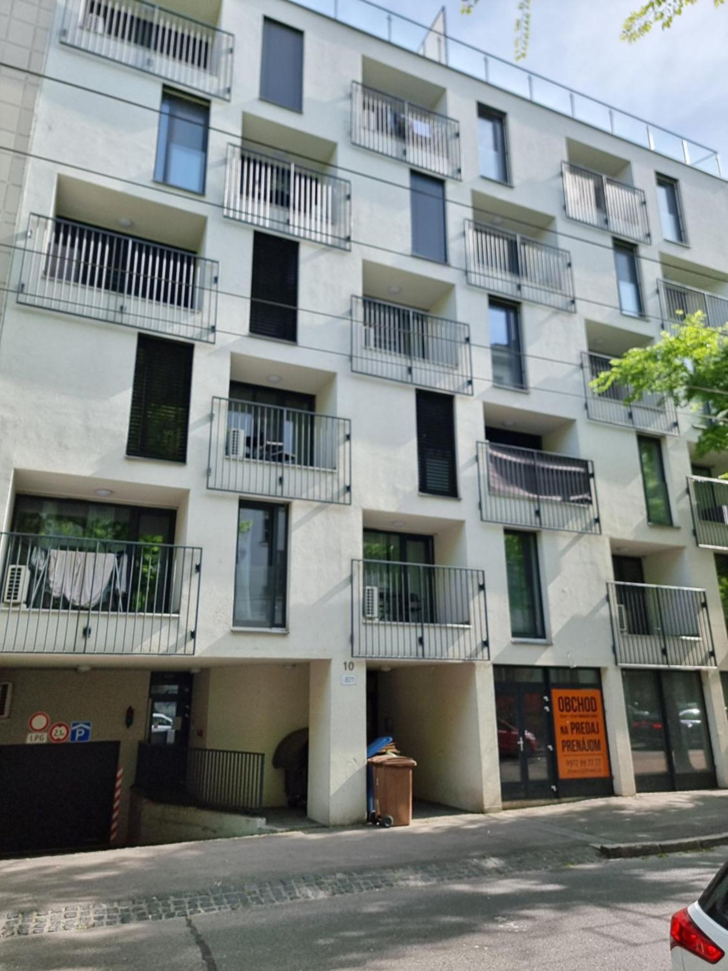 Apartman - Centrum Братислава Екстер'єр фото